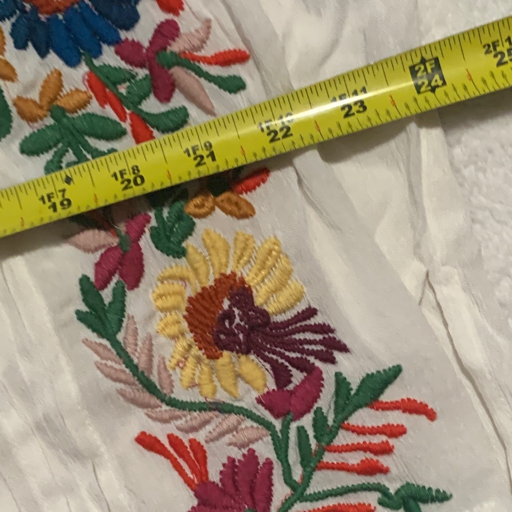 Tru Luxe Jeans Cream Tunic with Colorful Embroidery - Picture 11 of 14